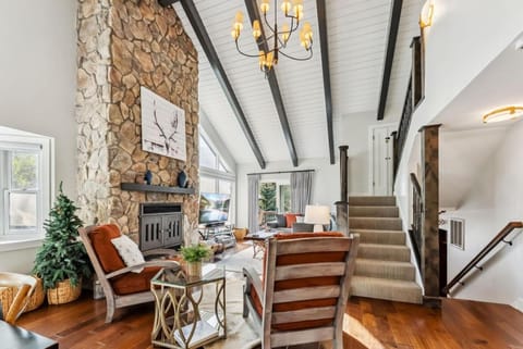 Matterhorn Haven LUXE Vail Retreat w Hot Tub House in Vail