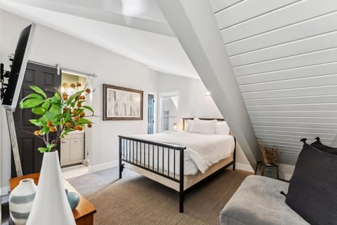 Matterhorn Haven LUXE Vail Retreat w Hot Tub House in Vail