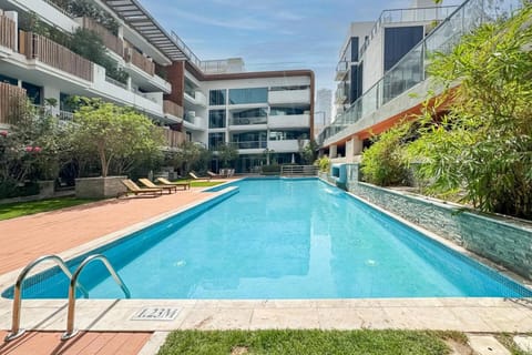 Pool view, Swimming pool, sunbed