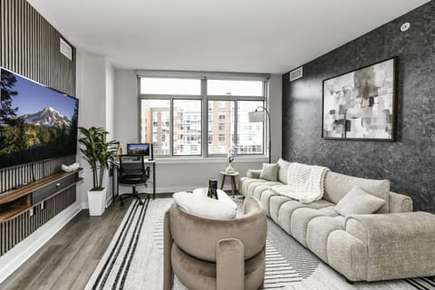 Stylish 2BR Retreat Gym Parkng and Scenic Rooftop Apartment in Crystal City