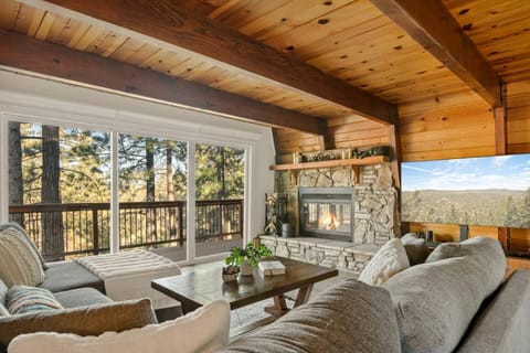 View (from property/room), Living room, Seating area