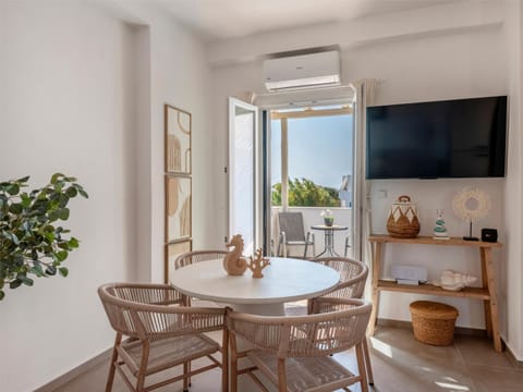 TV and multimedia, View (from property/room), Balcony/Terrace, Living room, Seating area, Dining area, air conditioner