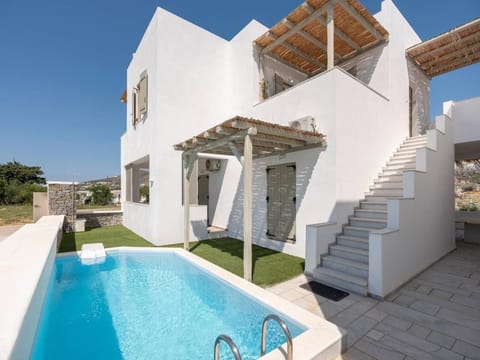 Property building, Day, Balcony/Terrace, Pool view, Swimming pool