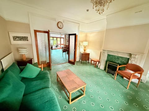 Hyland Hotel Family Rooms with Private Bathrooms Perfect for Families Hotel in Nottingham