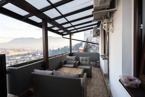 View (from property/room), Balcony/Terrace, Seating area, Mountain view