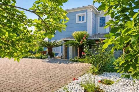 Property building, Garden