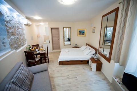 Bed, Living room, Dining area, Bedroom