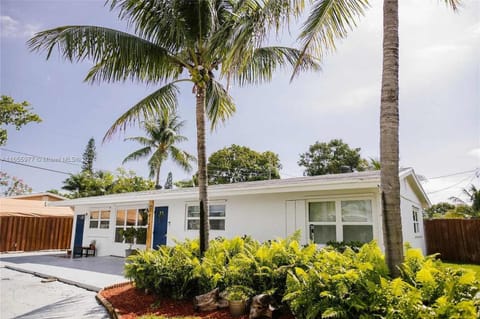 Casa del Sol Your Tropical Escape Private Pool House in Deerfield Beach