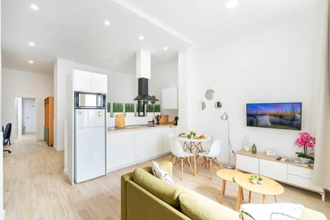 Kitchen or kitchenette, Food, heating, stove, kitchen, air conditioner