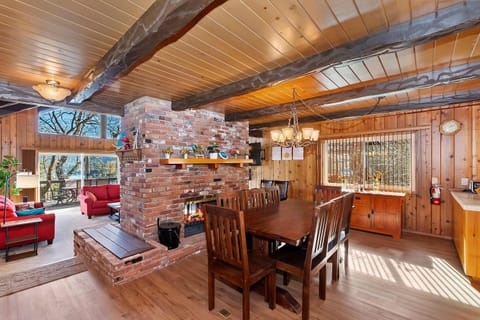 Acorn Acres - Lake Views for 8 House in Lake Arrowhead