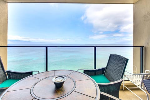 Island Views Oceanfront Kaanapali Beach Penthouse Apartment in Kaanapali