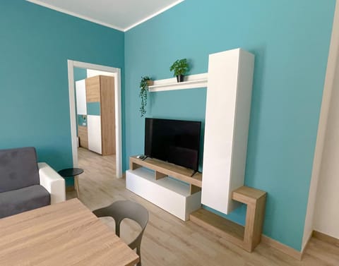 Communal lounge/ TV room, TV and multimedia, Living room, Seating area, Evening entertainment