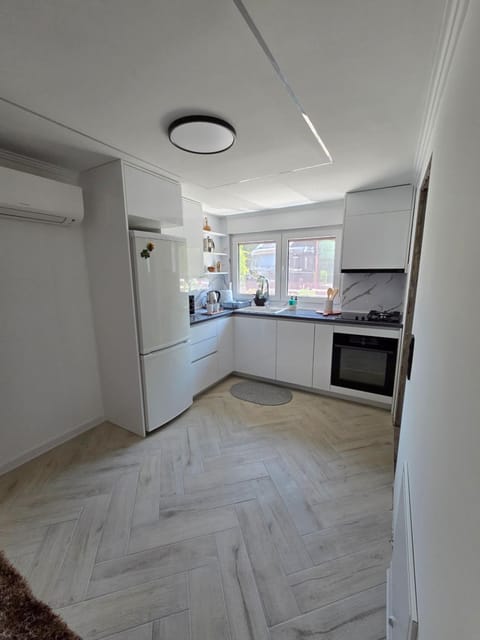 Kitchen or kitchenette, oven, stove