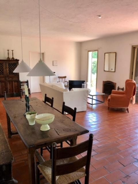 Villa familiale dans beau domaine Villa in Valbonne