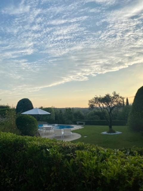 Villa familiale dans beau domaine Villa in Valbonne