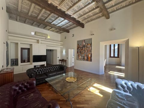 TV and multimedia, Living room, Seating area, air conditioner