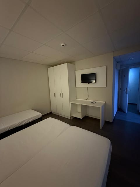 Bed, Photo of the whole room, wardrobe