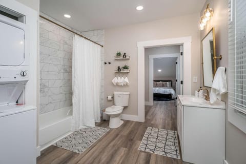 Lee Street Lodge - Minutes from DT House in Covington