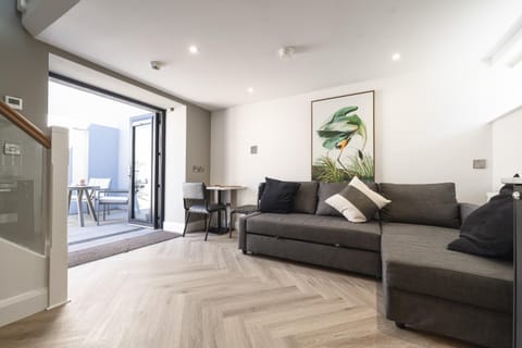 Bushmills Luxury Getaway w Bath Apartment in Northern Ireland