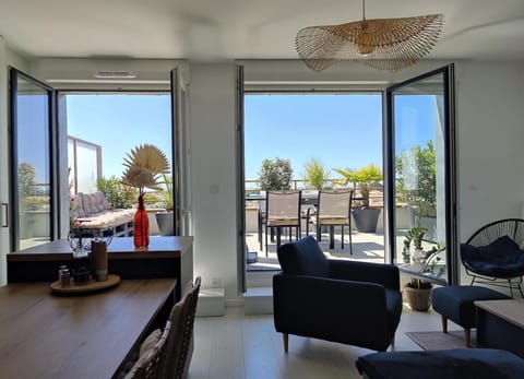 View (from property/room), Balcony/Terrace, Living room, Seating area, Dining area