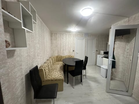 TV and multimedia, Kitchen or kitchenette, Living room, Seating area