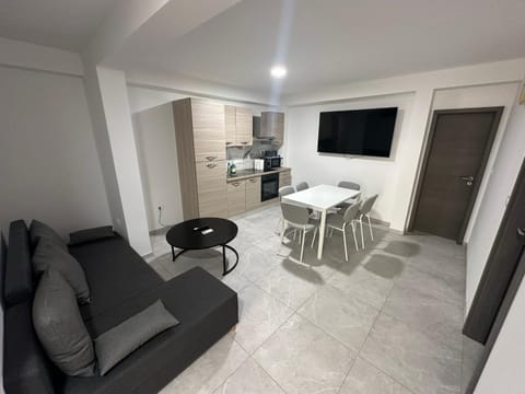 TV and multimedia, Kitchen or kitchenette, Living room, Seating area, Dining area