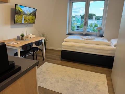 Bed, TV and multimedia, Photo of the whole room, Seating area, Dining area, Bedroom