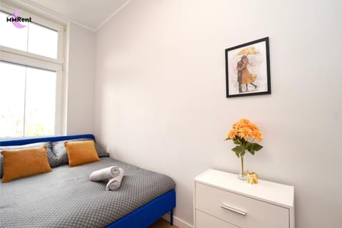 Bed, Photo of the whole room, towels