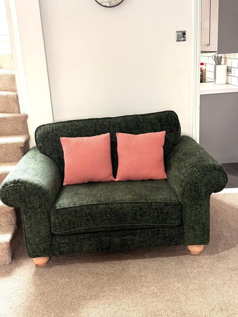 3 bed Modern Home, Vibrant & Stylish, Sleep upto 7 House in Portsmouth