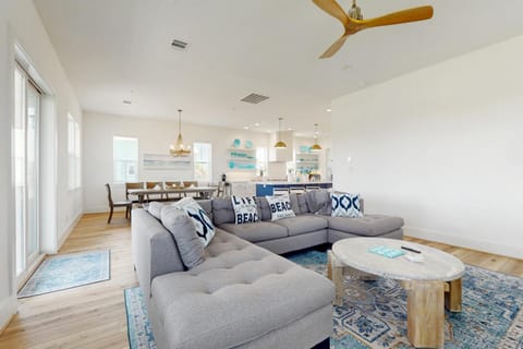 Gulf-View Beach House with Pointe West Resort Perks House in Galveston Island