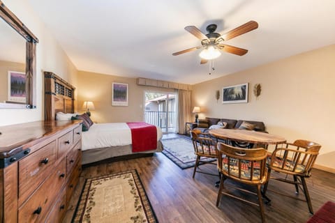 215 Bldg B condo Apartment in Donner Lake