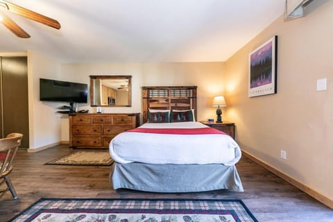 215 Bldg B condo Apartment in Donner Lake