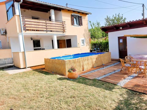 Property building, Day, Swimming pool