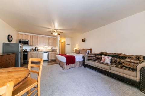 213 Bldg B condo Apartment in Donner Lake