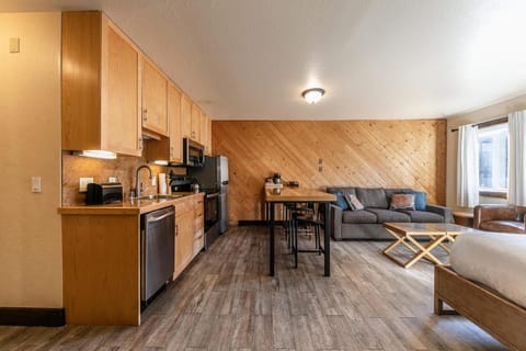 122 Bldg B studio Apartment in Donner Lake
