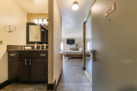 122 Bldg B studio Apartment in Donner Lake