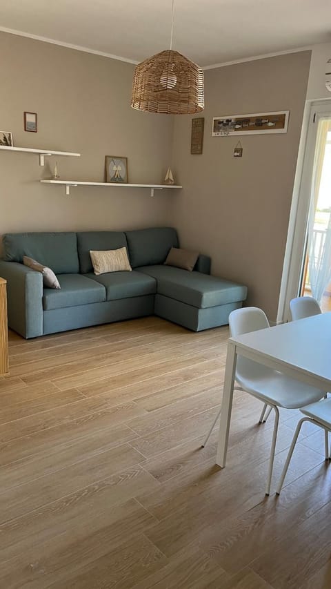 Living room, Seating area, Dining area, air conditioner