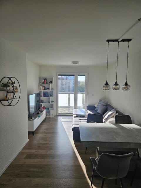 Communal lounge/ TV room, TV and multimedia, Living room, Seating area, Dining area, Evening entertainment