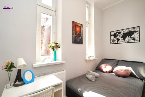 Bed, Photo of the whole room, towels