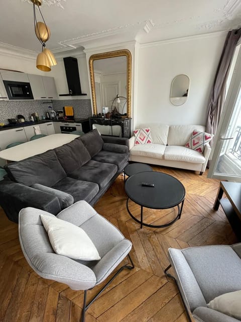 Kitchen or kitchenette, Living room, Seating area