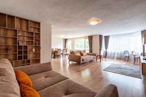 View (from property/room), Living room, Seating area, Dining area, Entertainment, internet