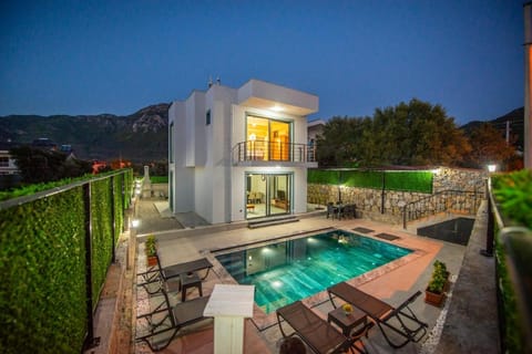 Property building, Night, Swimming pool, sunbed