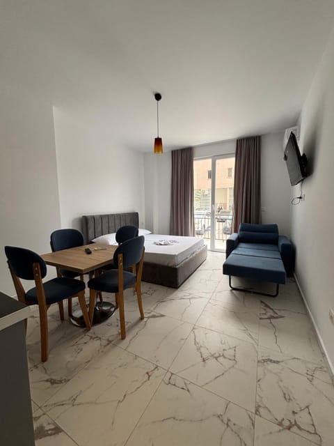 TV and multimedia, Living room, Photo of the whole room, Seating area, Bedroom, hair dresser