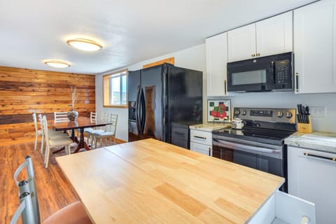 1 Mi to Shore Lake Michigan Retreat with Game Room! House in Two Rivers