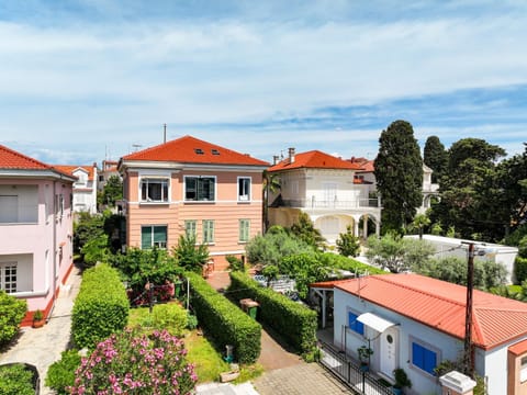 Property building, Day, Neighbourhood, Garden