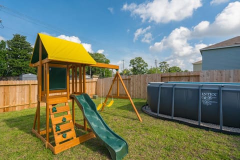 Day, Natural landscape, Children play ground, Evening entertainment