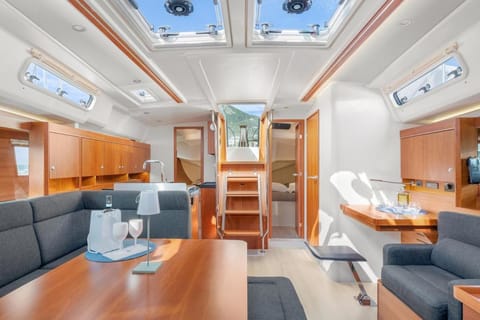 Living room, Seating area, air conditioner