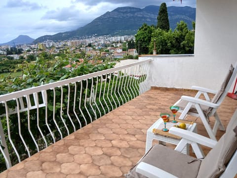 View (from property/room), Balcony/Terrace, sunbed