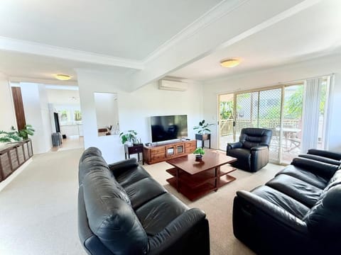 Communal lounge/ TV room, Living room, Seating area