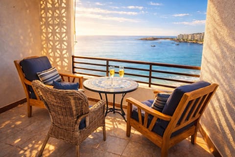 Day, View (from property/room), Balcony/Terrace, Dining area, Sea view